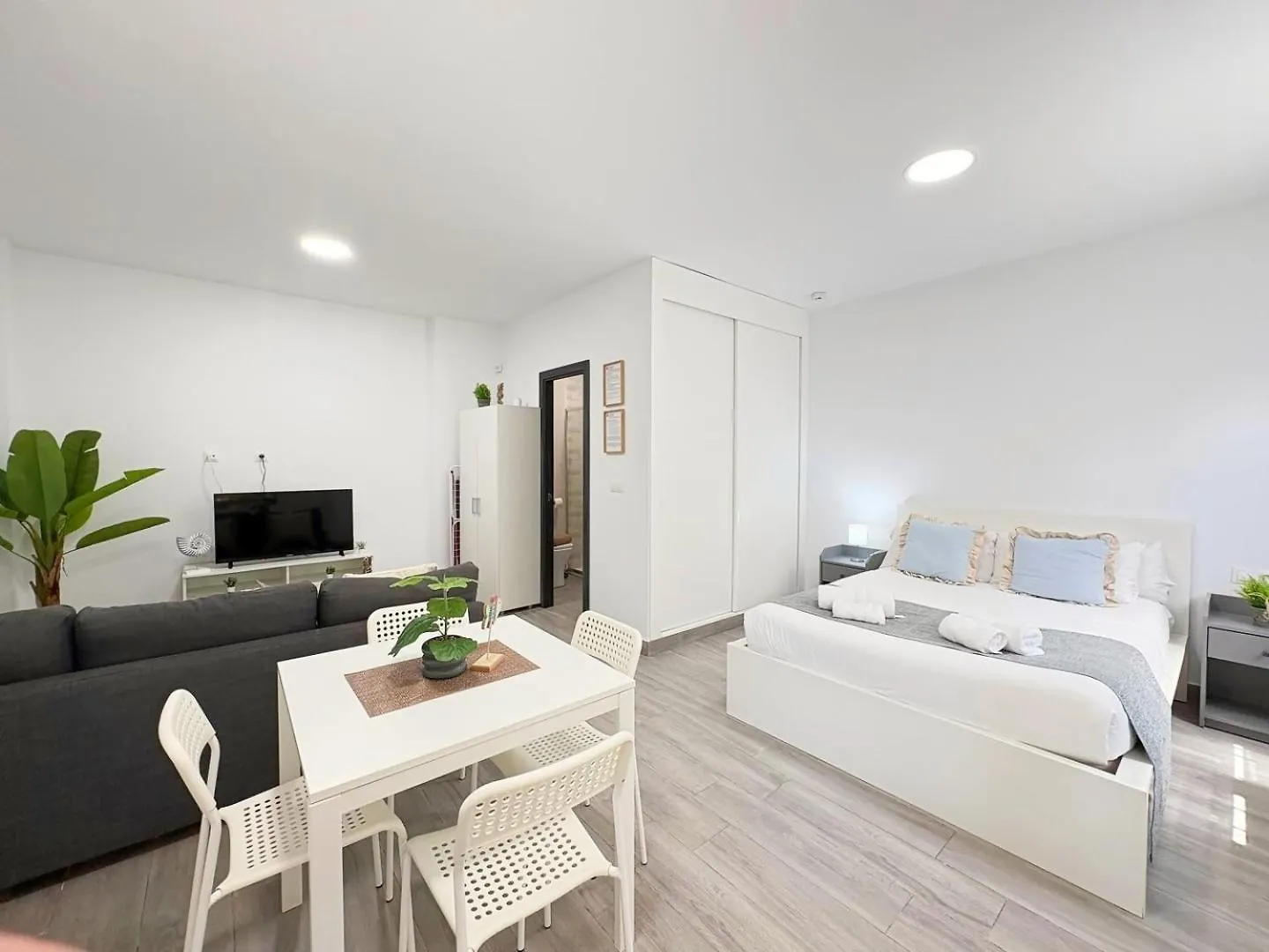 Apartment Apartamento La Paloma B Apartamento En Malaga Spain